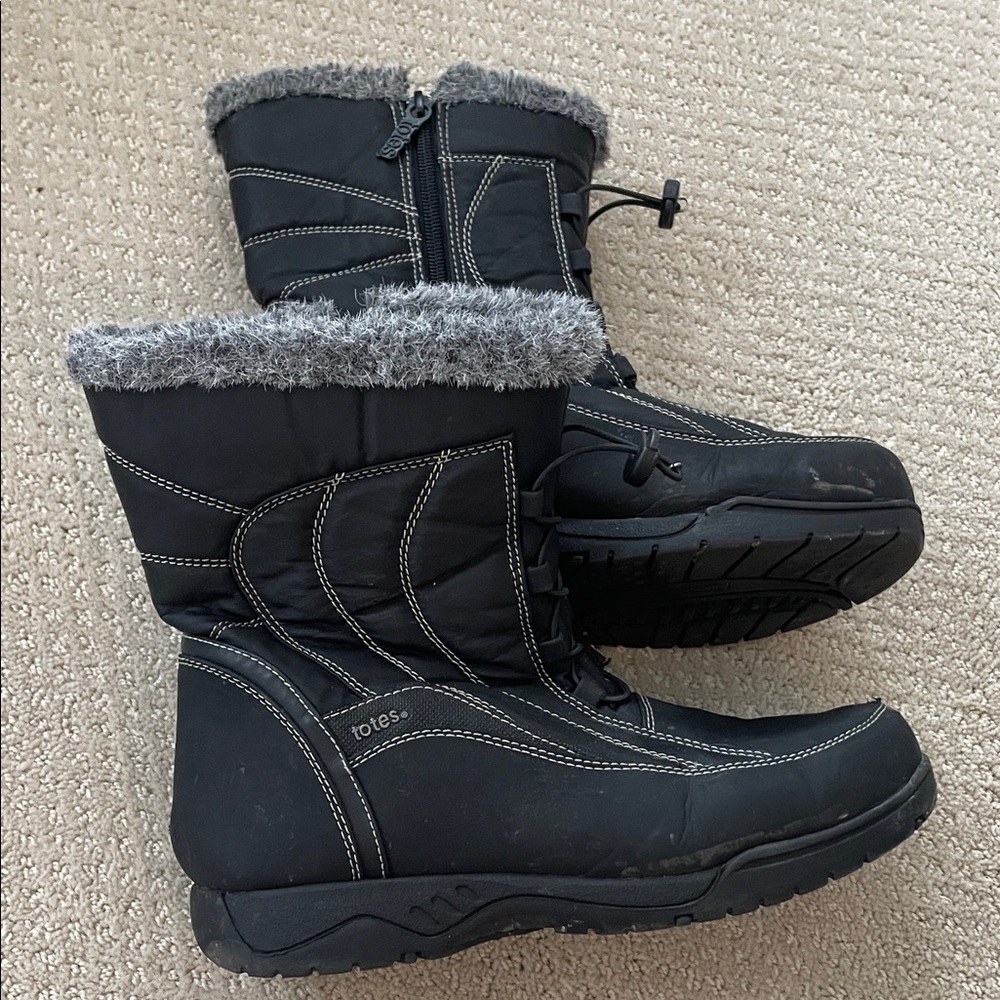 Totes Black Boots with Gray Faux Fur